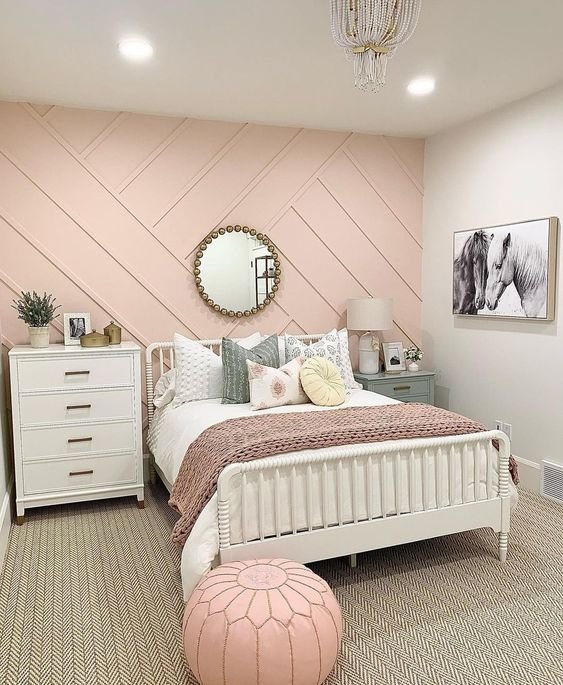 Girls Bedroom Decor - Tween girl bedroom decorating ideas