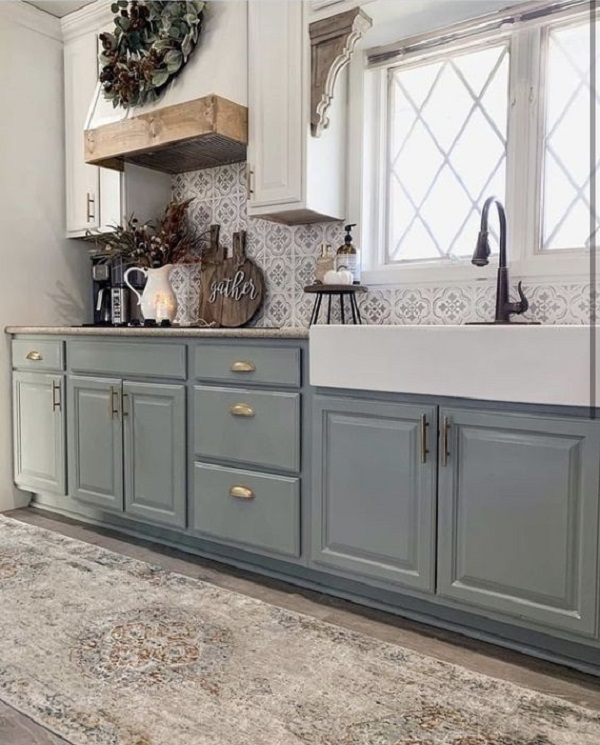 Farmhouse Two Tone Kitchen Cabinets - Best two-tone kitchen cabinet colors